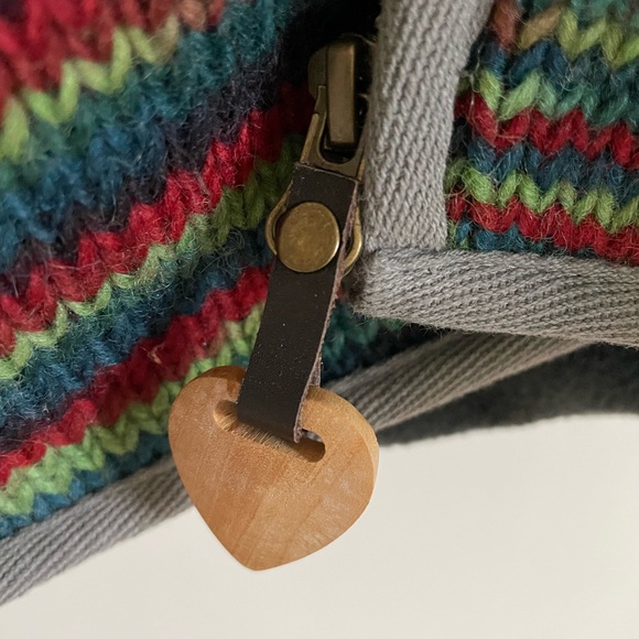 Coat with hood. Brand new - Picture 2 of 5